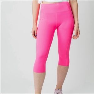 Zyia Hot Pink, Cropped, Light n Tight. Size 6-8, EUC.